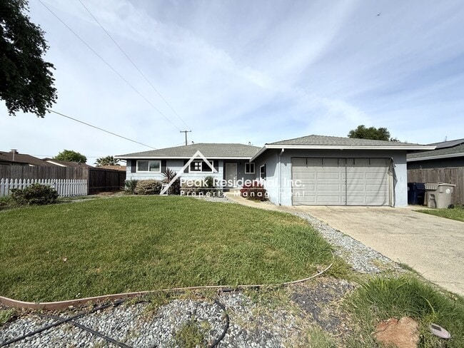 Building Photo - A Charming 3bd/2ba Sacramento House with Fenced Backyard