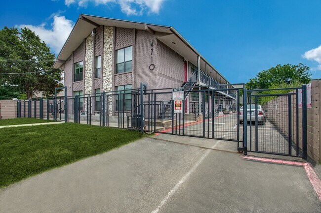 Photo - 4710 Munger Avenue