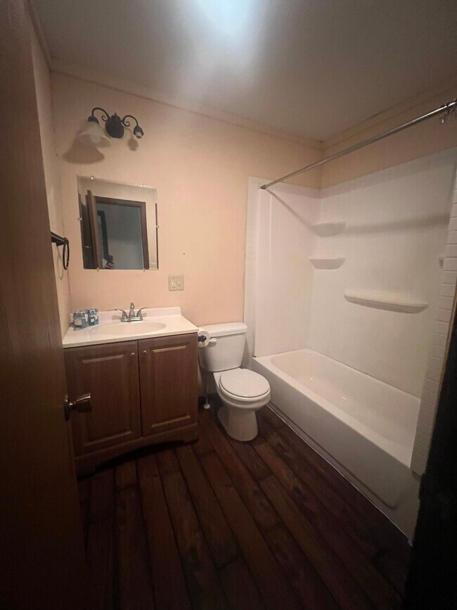 Photo - 106 N 3rd St