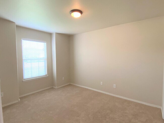 Photo - 2011 100th St