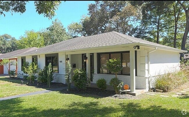 Building Photo - 9641 Westview Dr Rental