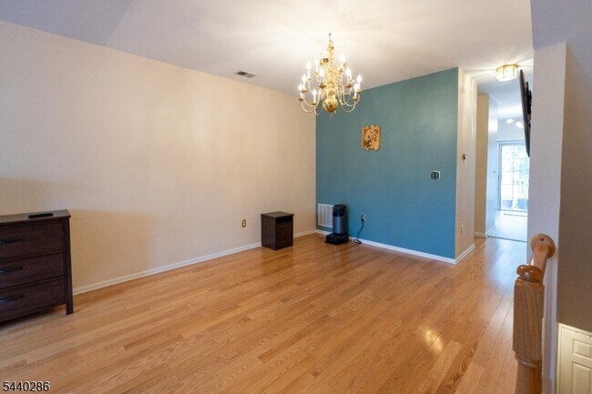Photo - 248 Warren St
