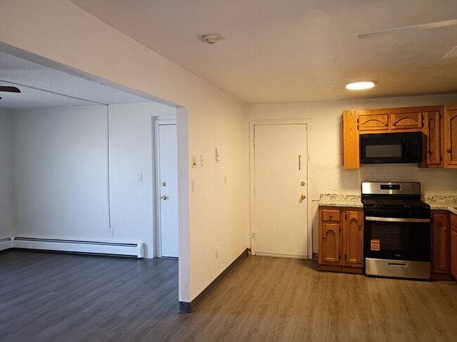 Building Photo - 10 Tiffany Rd Unit 6