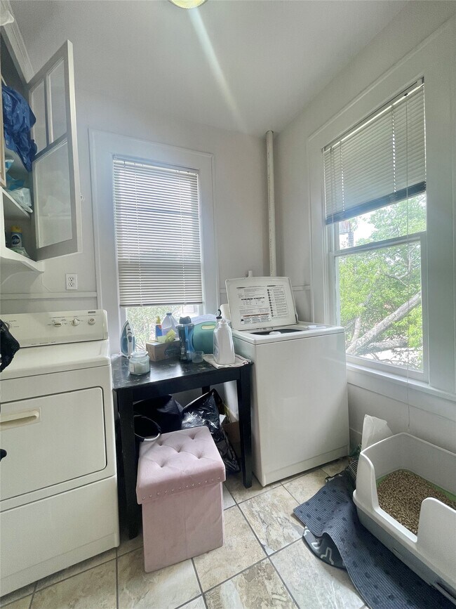 Photo - 418 Branard St