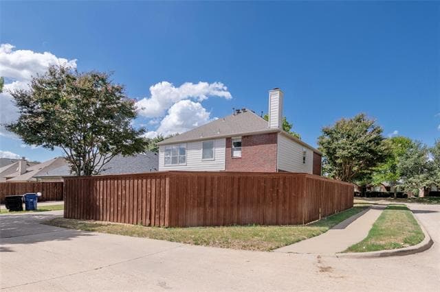 11443 Waterford Ln