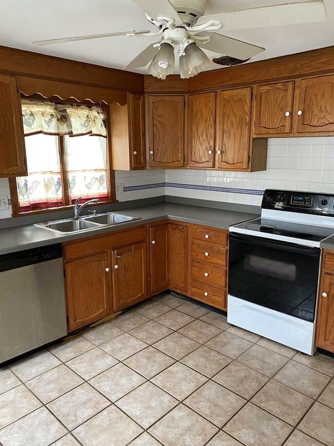 Photo - 1412 Wilbraham Rd