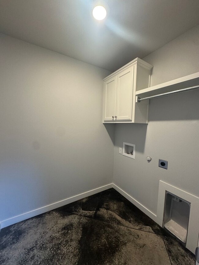 Photo - Located in Glendale!!!4bedrooms 2bathrooms...