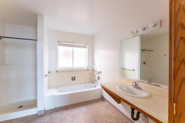 Photo - 11508 Moorpark St Unit D