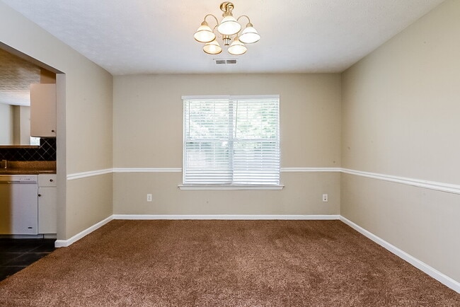 Photo - 275 Vaness Dr