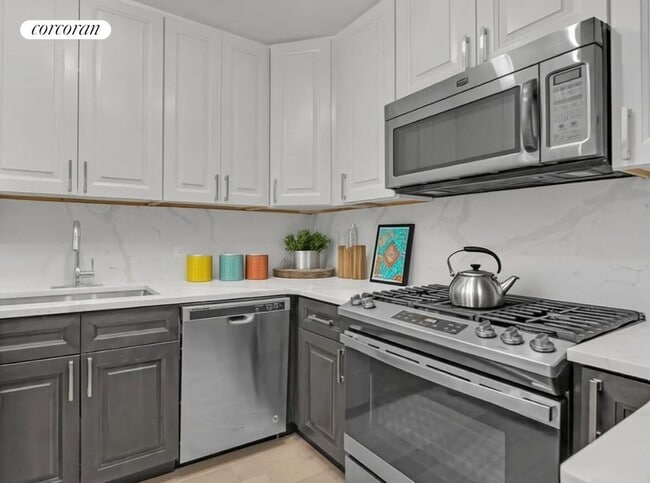 Photo - 301 E 87th St