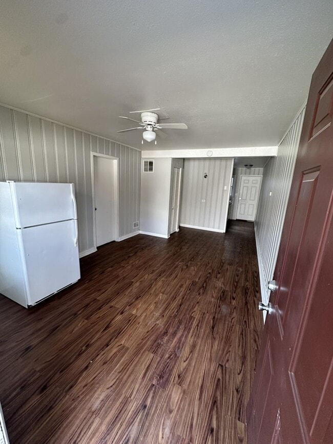 Photo - 415 E Letchworth Ave Unit 1