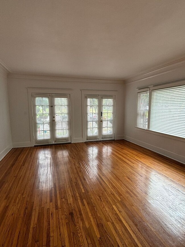 Photo - Beautiful 2 Bedroom 1 Bath available now in Long Beach Unidad 25 Cherry Ave