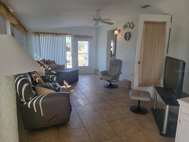 Photo - 8385 Aero Ave