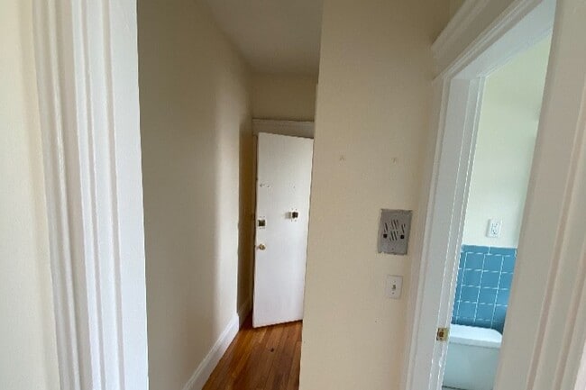 Foyer - 1152 Commonwealth Ave Unit 10