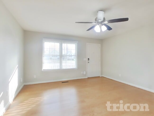 Photo - 712 Paige Ct