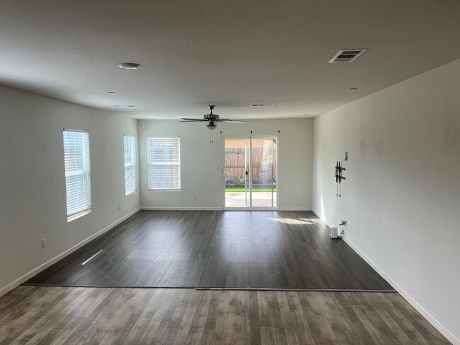 Photo - 5545 W Saginaw Way