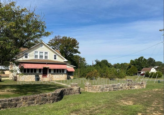 Photo - 885 Truslow Rd