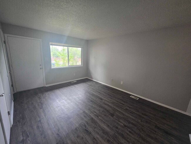 Photo - 321 S Murray Blvd
