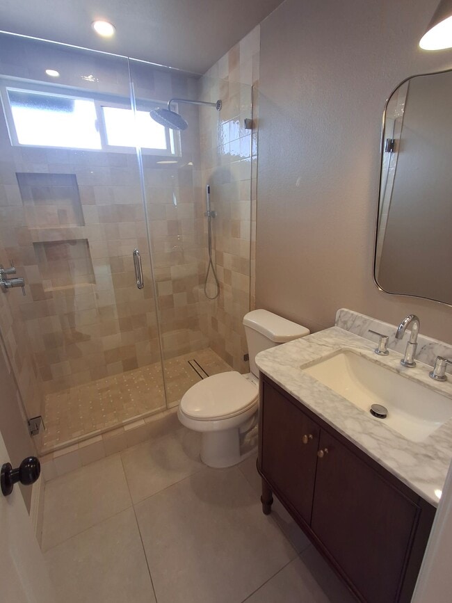 13025 Roselle Ave