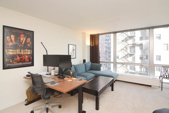 Photo - 2400 N Lakeview Ave Unidad 1003