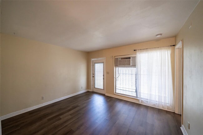 Photo - 420 NE 1st Ave. Unit 2