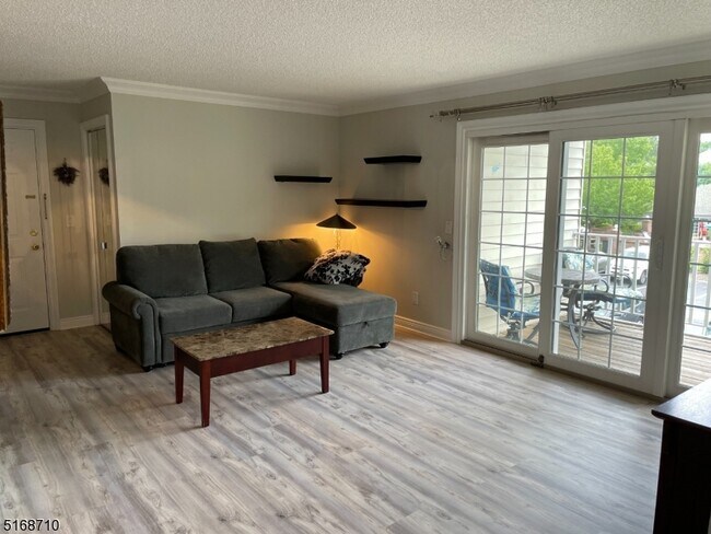 Photo - 888 Tuliptree Ct