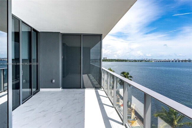 Photo - 700 NE 24th St Unit 303