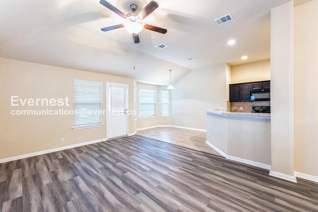 Photo - 120 Jim Dandy Dr