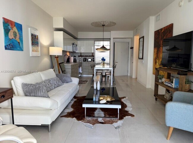 1300 Brickell Bay Dr Unidad 807