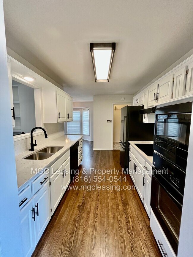 SPACIOUS SINGLE FAMILY HOME WITH 2CAR GAR... Rental Casas en