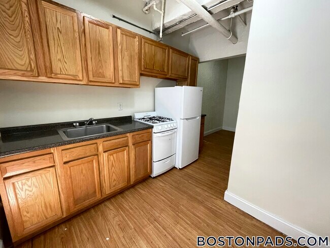 Building Photo - 1185 Boylston St