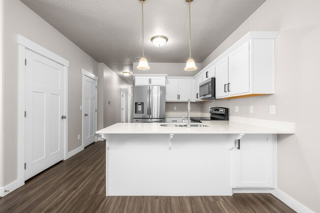 Photo - 752 N 260 W
