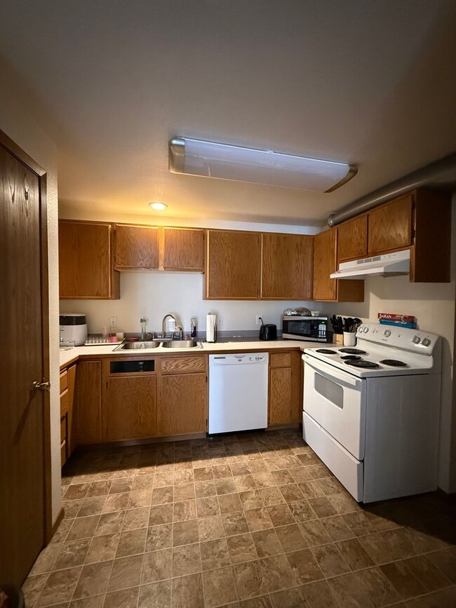 Photo - 2 bed 1 bath Duplex (corner lot)