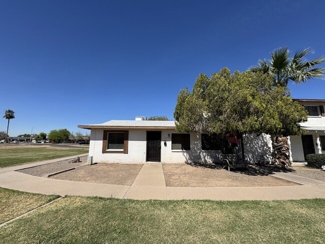 Building Photo - 7135 W Coolidge St