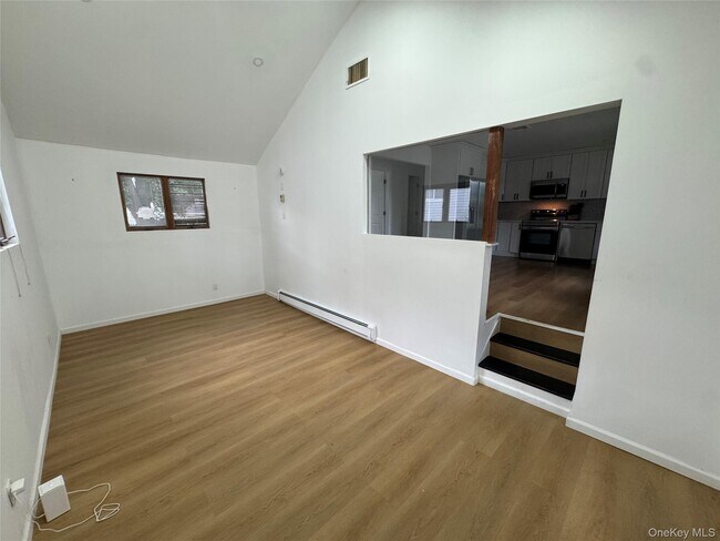 303 Woodbury Rd