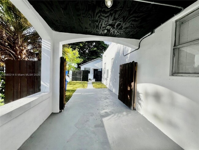 Photo - 1601 NW 50th St Unidad 2