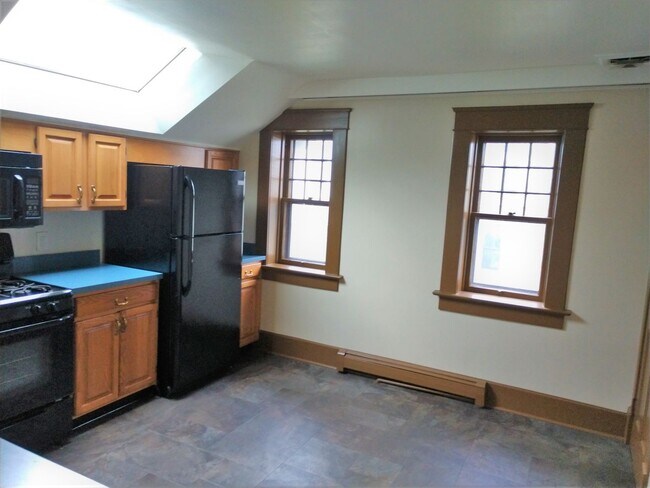 Photo - 206 W Clinton St