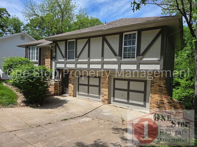 Building Photo - 4 Bedroom, 2.5 Bathroom Home in North Kansas City, Missouri