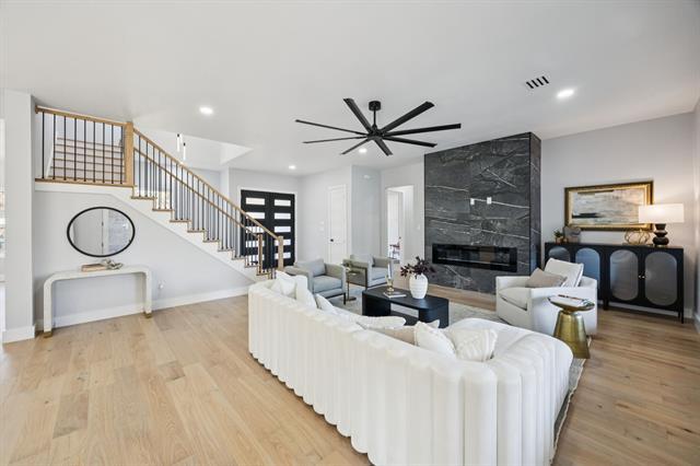 2415 Valley View Dr