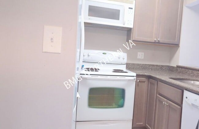 Photo - 900 N Stafford St