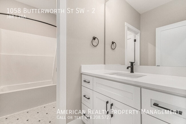 Photo - 1058 Butterworth St SW