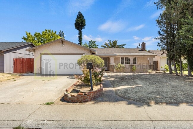 Building Photo - Charming 4-Bed, 2-Bath Home in Sacramento’...