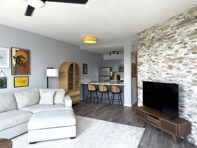 Building Photo - Honolulu Tower - Fully Furnished Penthouse Unit PHA6