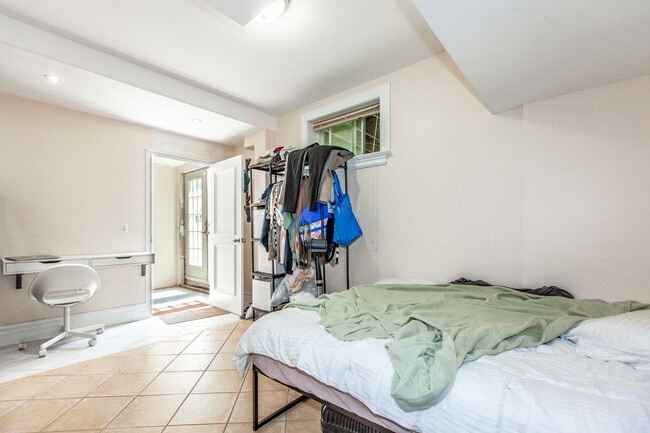Bright, Beatutiful & Look Out Basement Apt.