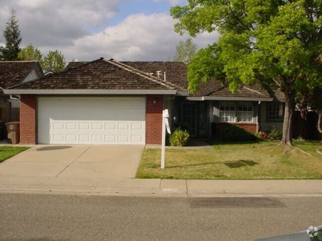 Building Photo - Charming 3 Bedroom 2 Bath Home in Elk Grov...