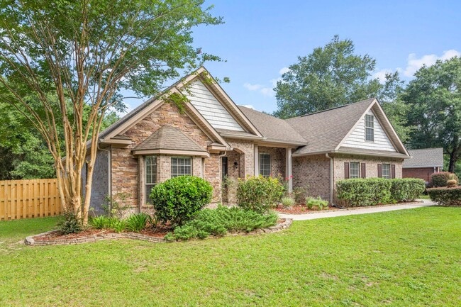 Photo - 208 Foxchase Way