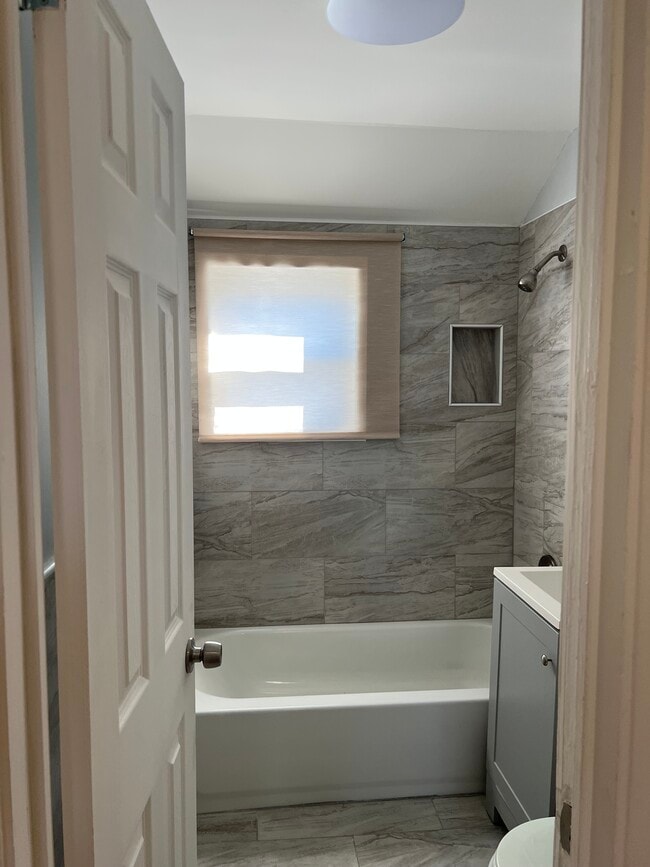 Photo - 119 Dupont Pl