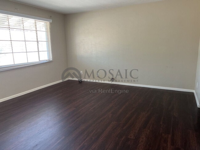 Photo - 921 W 19th St