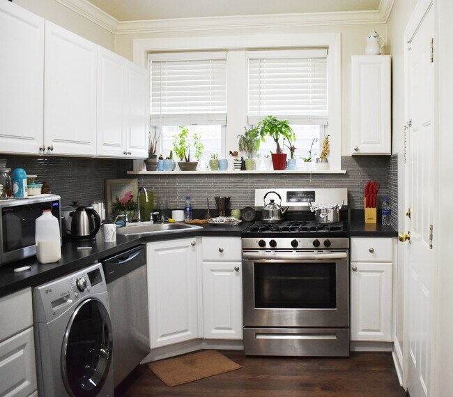 Photo - 3817.5 N Greenview Ave