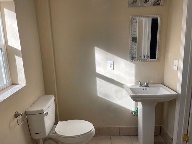 Photo - 404 E 47th St